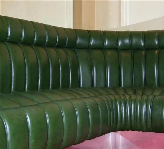 Fontana night club — rad 9, tapeciranje Romana