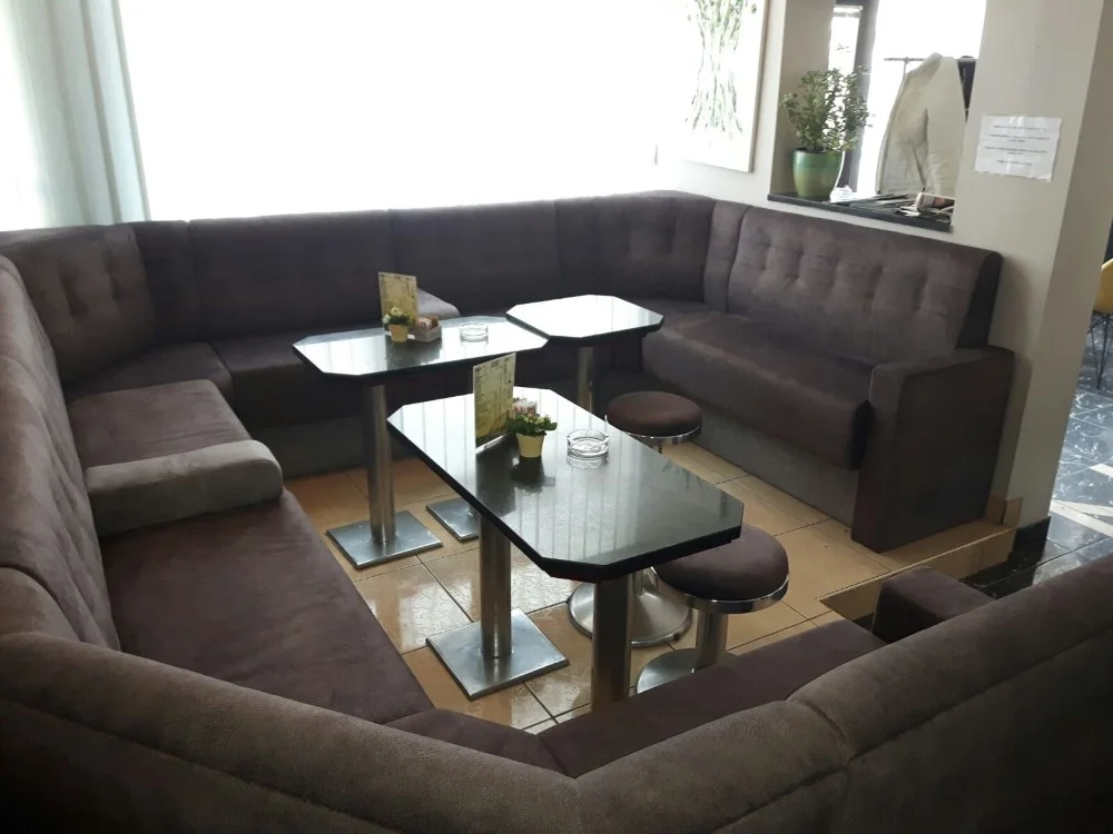 caffe Alibi Bjelovar — rad 4, tapeciranje Romana