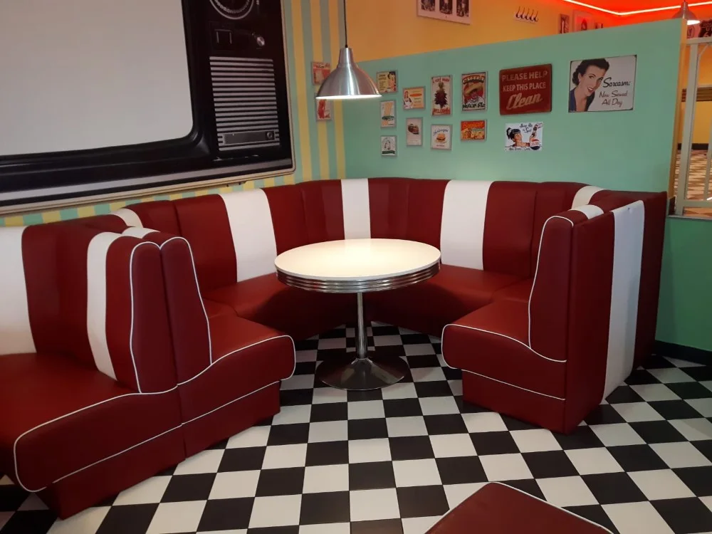 Mek-Pers-Bar-&-Grill-restoran — rad 6, tapeciranje Romana