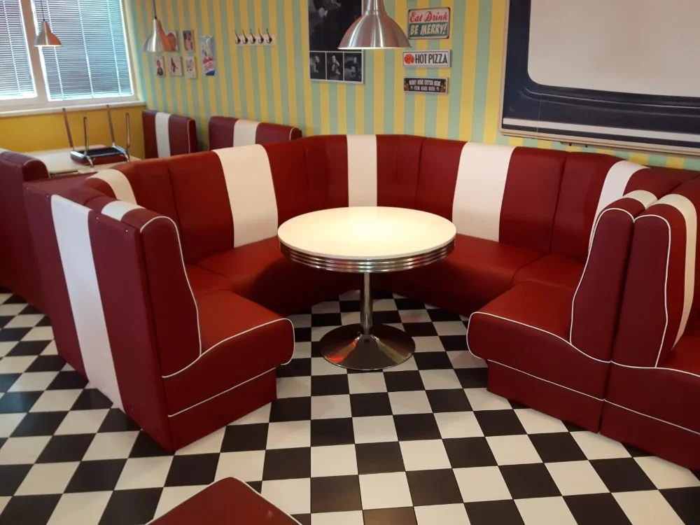 Mek-Pers-Bar-&-Grill-restoran — rad 11, tapeciranje Romana