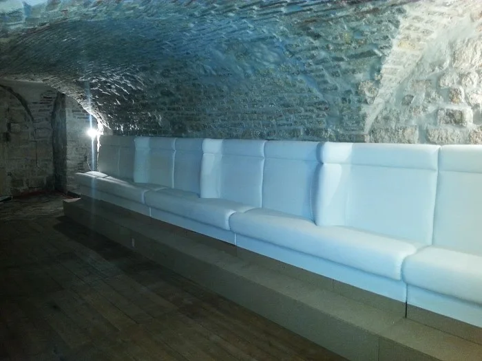 Night club Rok — rad 3, tapeciranje Romana