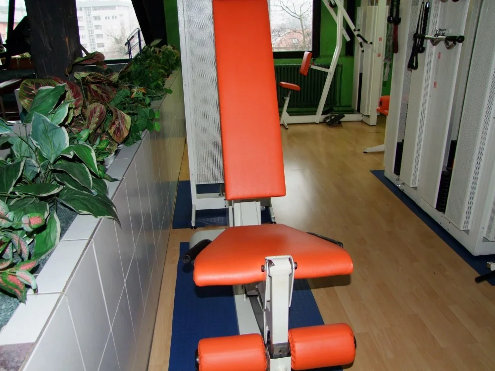 Sprave za fitnes i stolovi za masažu — rad 13, tapeciranje Romana